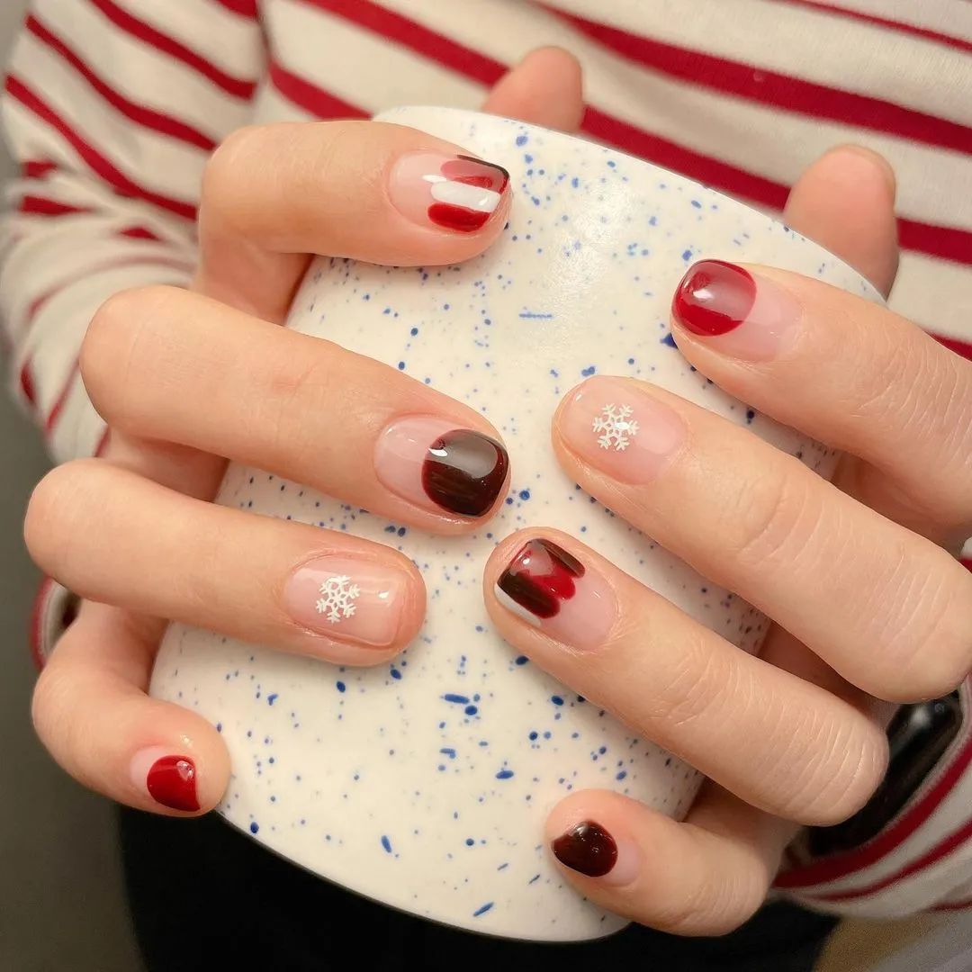 冬天做款雪花美甲，唯美又浪漫
