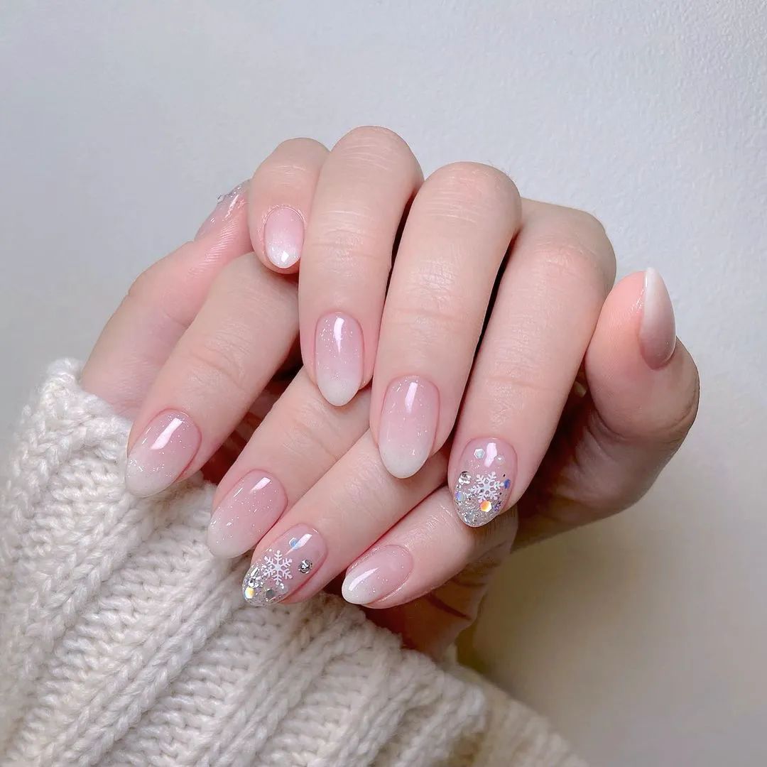 冬天做款雪花美甲，唯美又浪漫