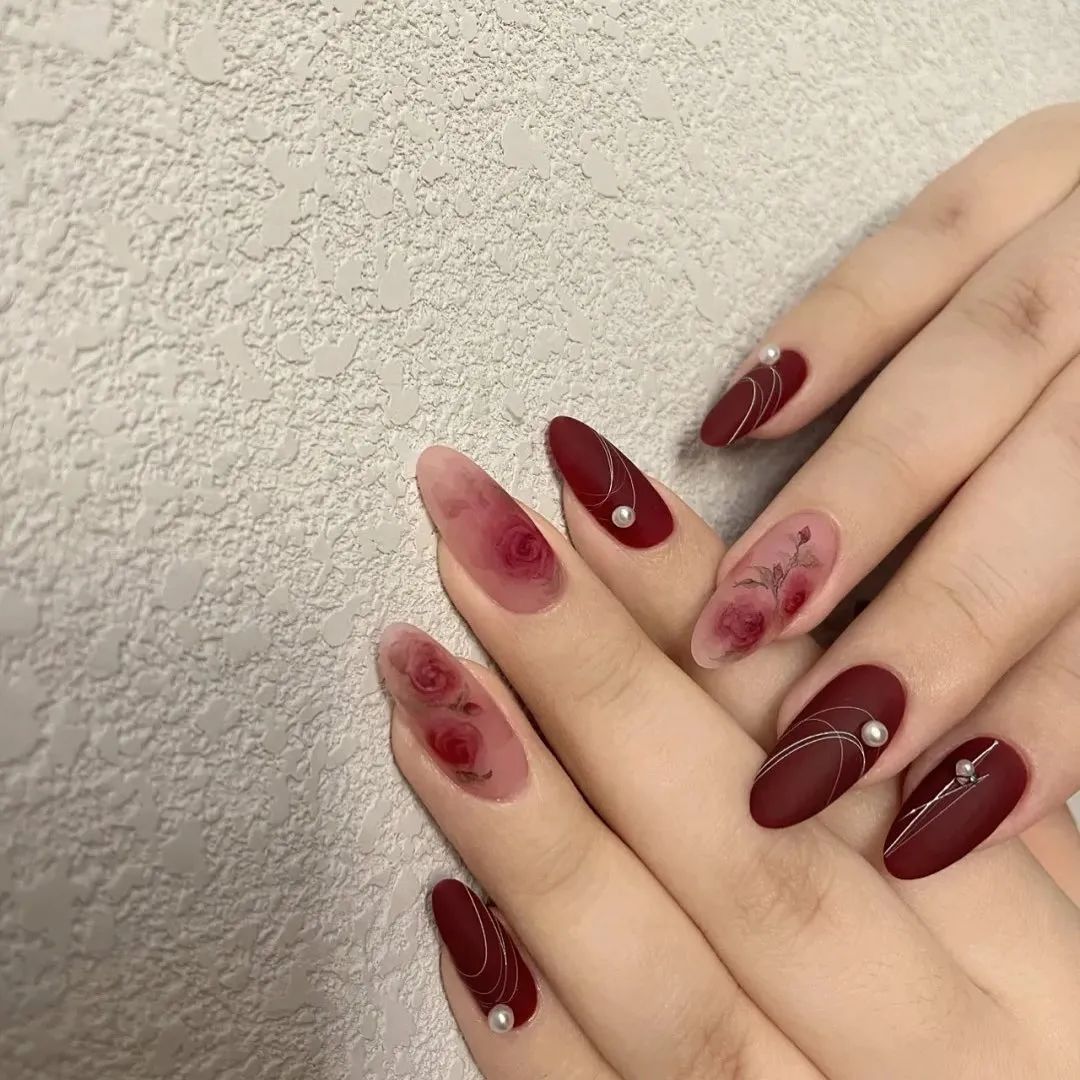 做完不用干家務(wù)的美甲~