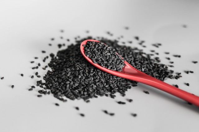 白發(fā)怎么治，教你如何用食材改善長白發(fā)的問題