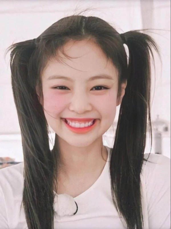 圓臉適合穿什么風(fēng)格的衣服 圓臉女孩也能甜酷