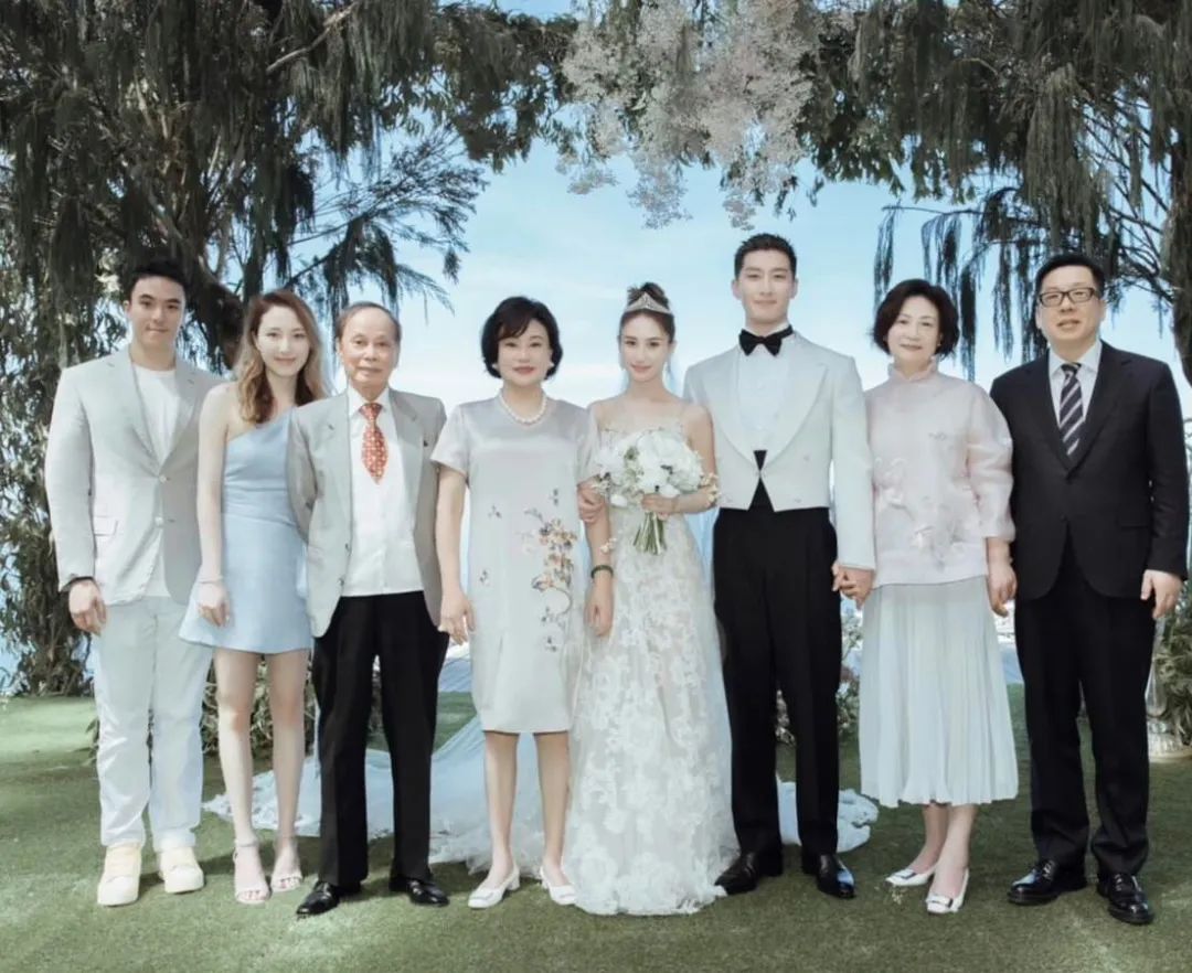 非常有質(zhì)感的新婚美甲，最近要結(jié)婚的準(zhǔn)新娘們看過來
