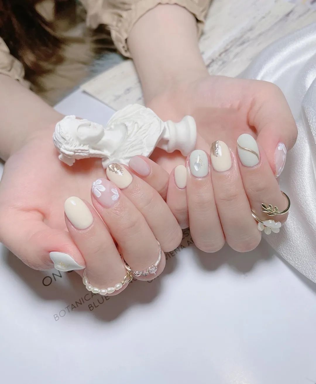 非常有質(zhì)感的新婚美甲，最近要結(jié)婚的準(zhǔn)新娘們看過(guò)來(lái)