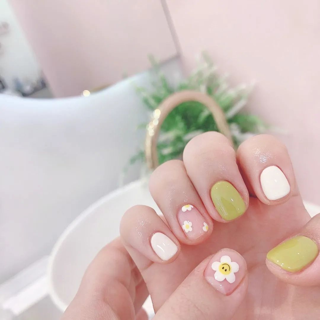 春夏氛圍感超強(qiáng)的綠色系美甲，清新又顯白