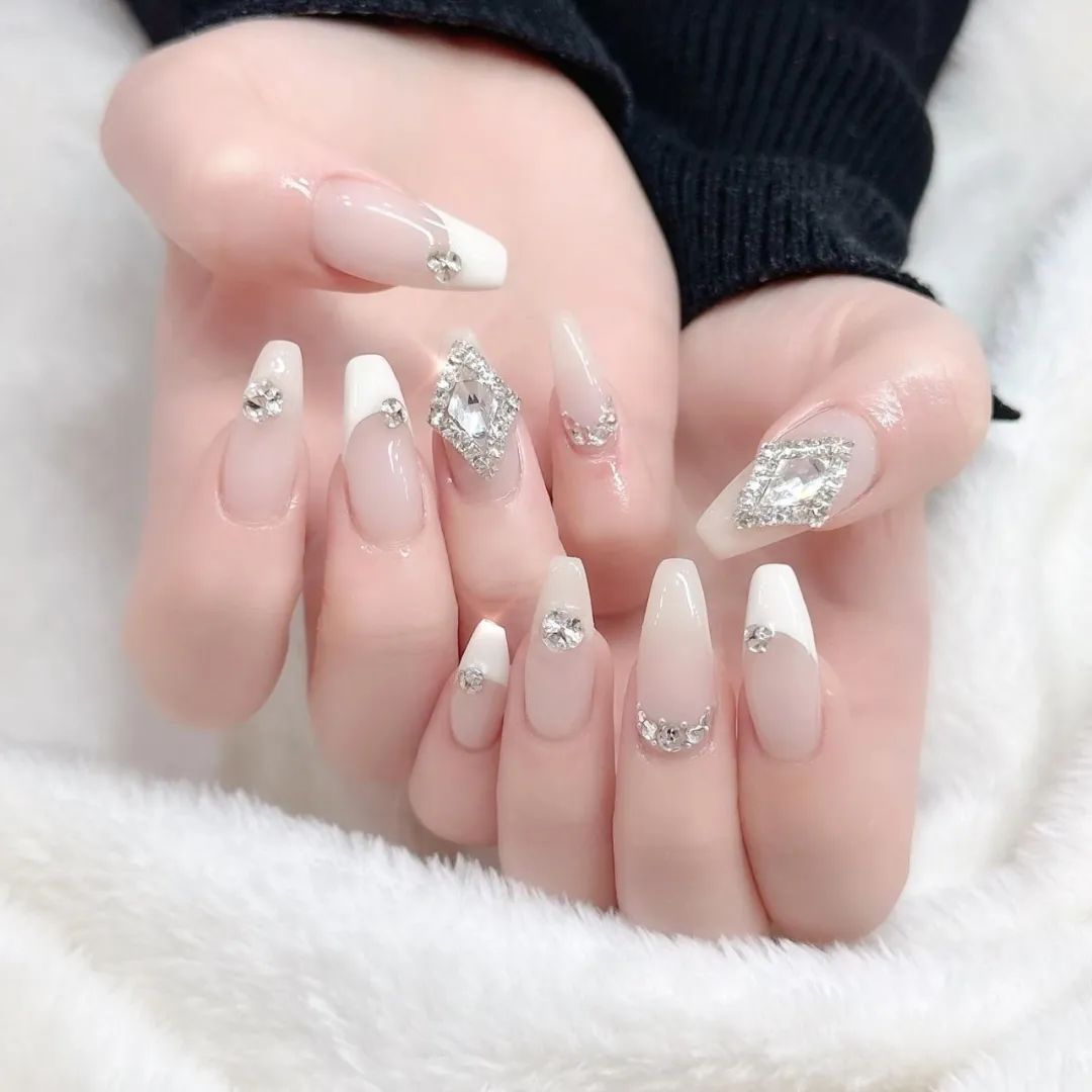 非常有質(zhì)感的新婚美甲，最近要結(jié)婚的準(zhǔn)新娘們看過(guò)來(lái)