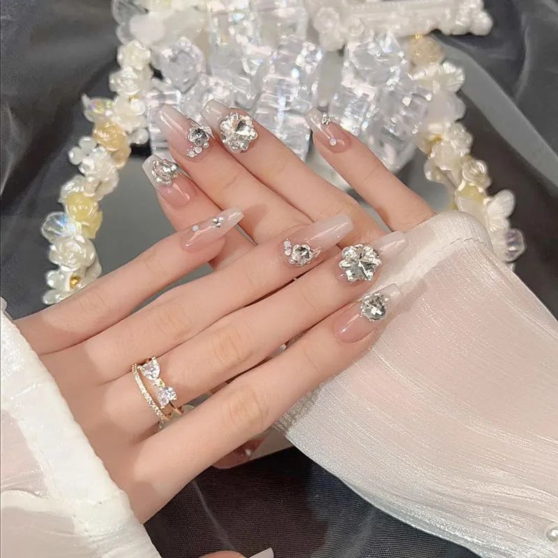 非常有質(zhì)感的新婚美甲，最近要結(jié)婚的準(zhǔn)新娘們看過(guò)來(lái)