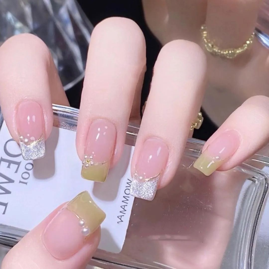 春夏氛圍感超強(qiáng)的綠色系美甲，清新又顯白