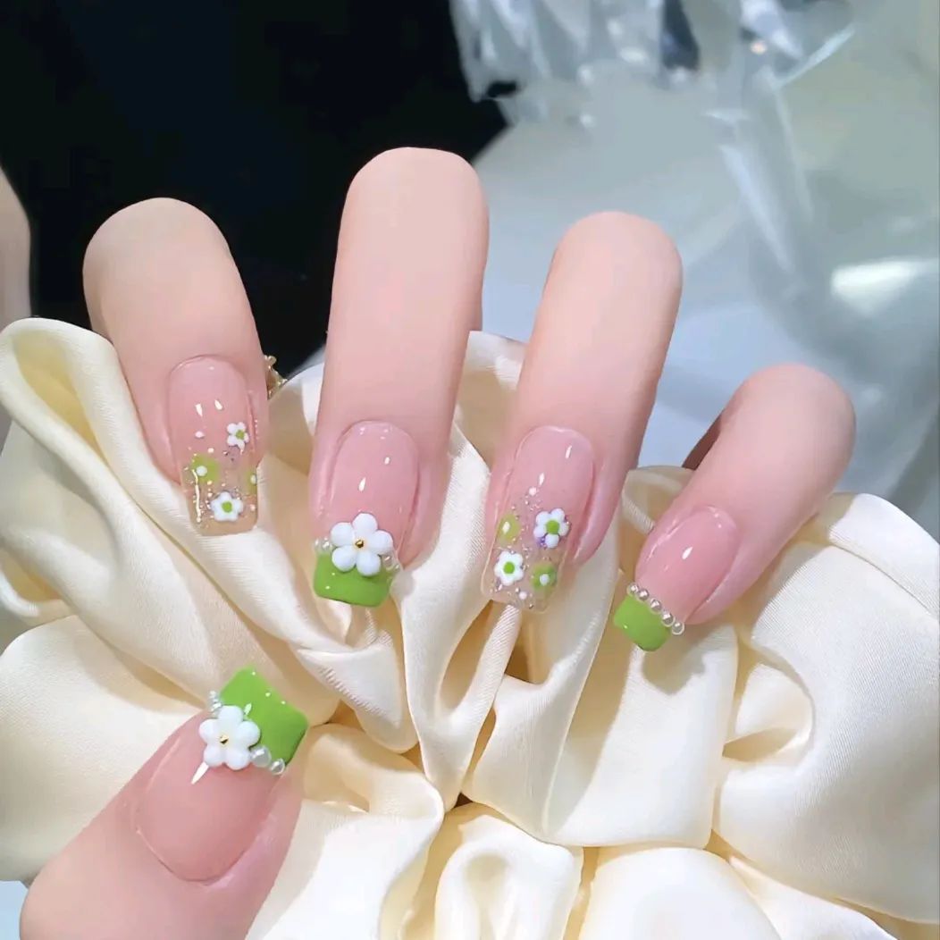 春夏氛圍感超強的綠色系美甲，清新又顯白