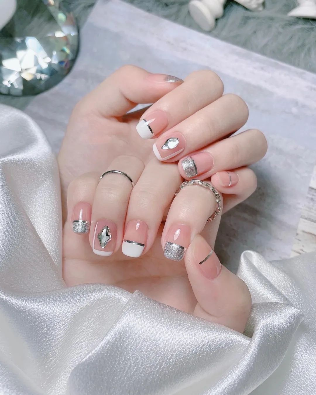 非常有質(zhì)感的新婚美甲，最近要結(jié)婚的準(zhǔn)新娘們看過(guò)來(lái)