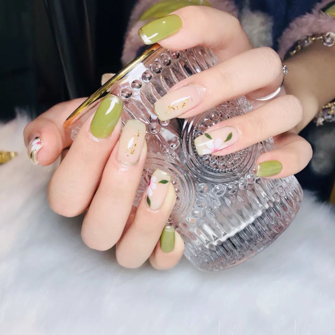 春夏氛圍感超強(qiáng)的綠色系美甲，清新又顯白