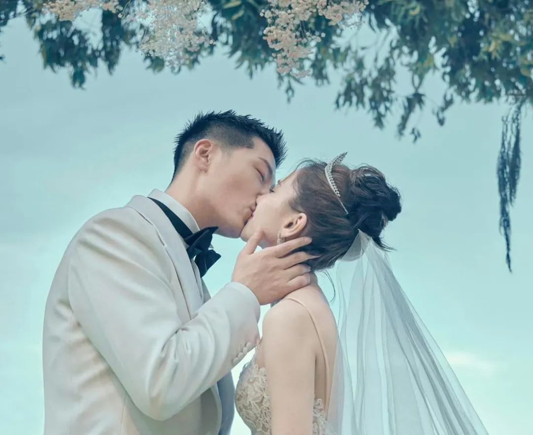 非常有質(zhì)感的新婚美甲，最近要結(jié)婚的準(zhǔn)新娘們看過來