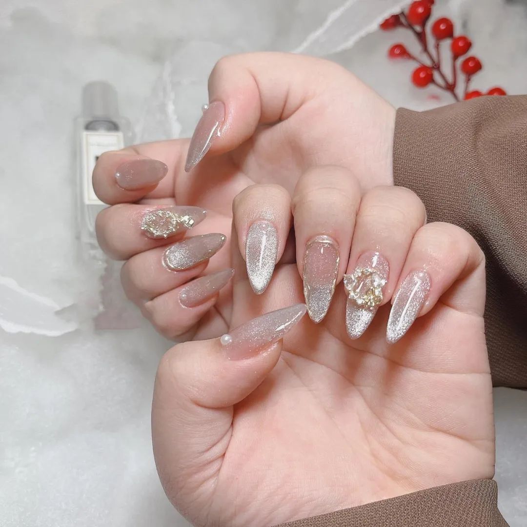 非常有質(zhì)感的新婚美甲，最近要結(jié)婚的準(zhǔn)新娘們看過(guò)來(lái)
