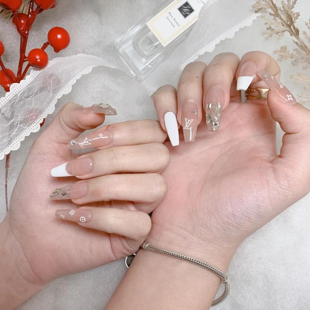 非常有質(zhì)感的新婚美甲，最近要結(jié)婚的準(zhǔn)新娘們看過(guò)來(lái)