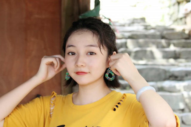 短頭發(fā)扎法，短發(fā)怎么扎減齡又好看