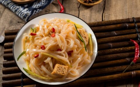 正常涼皮怎么吃熱量低點(diǎn)，減肥吃涼皮怎么不發(fā)胖？