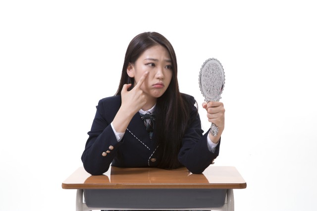 青春期怎么保養(yǎng)皮膚，青春期的少男少女們?cè)撛趺醋o(hù)膚